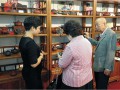 在马来西亚参加茶博会与马来华人陈金火先生介绍壶艺并收藏作品